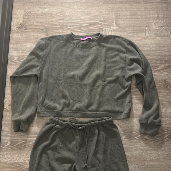 Jac Parker sweatsuit, barely worn, cozy, comfy, small top, medium bottom - Picture 3 of 6